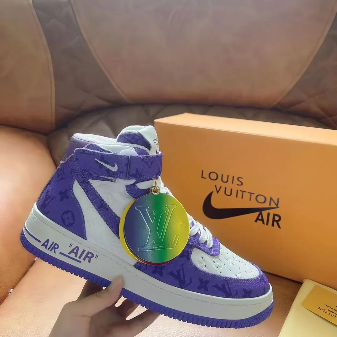 P480 Loui* Vuitto* x OFF-WHITE x Nike three-party collaboration! Trendy and cool men's high-top casual sports shoes with unrivaled color matching. The design idea basically continues the style of THE TEN. The Swoosh line and tongue label have a very familiar visual effect and are both fashionable and trendy! A must-have for fashionistas! The effect on your feet is absolutely stunning! Size: 38-45
